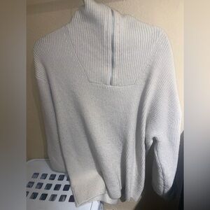 H&M Men’s turtle neck long sleeve size large sweater cream